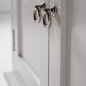 Preview: Schrank im Landhaus-Look mit silber verchromten Messing-Beschlägen Preview: Schrank im Landhaus-Look mit silber verchromten Messing-Beschlägen