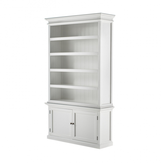 Massiver Schrank im Landhaus-Look