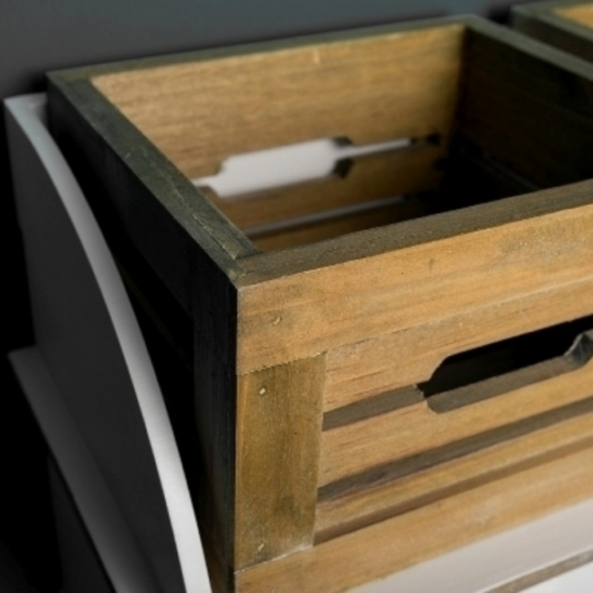 Garderobe mit Holzboxen