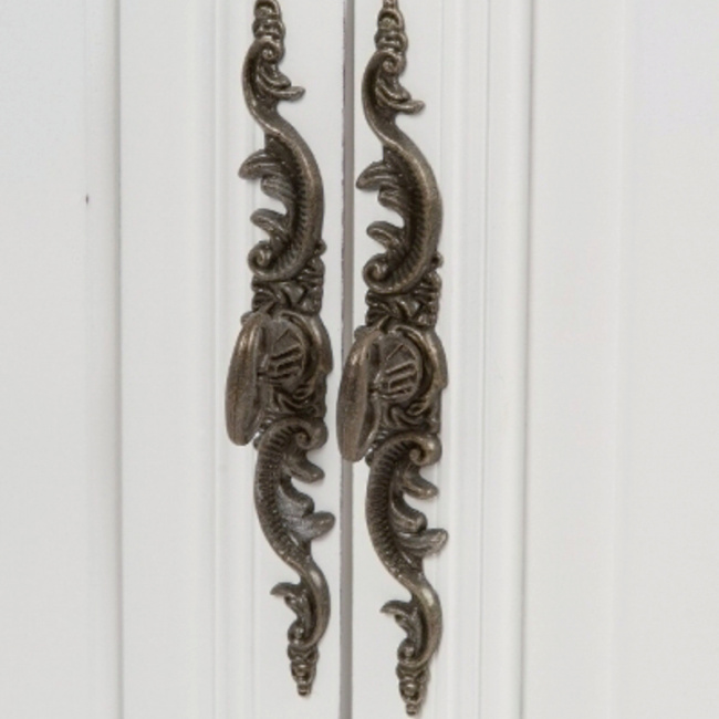 Regal im Landhausstil