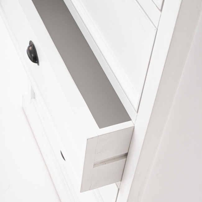 Weiße Schubladen Kommode im Landhausstil