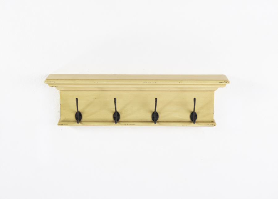 Garderobe gelb antik Garderobe gelb antik