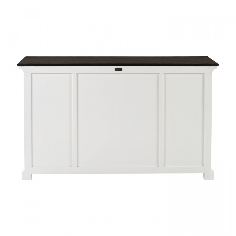 Sideboard mit weißer Lackierung und schwarzer Deckplatte Sideboard mit weißer Lackierung und schwarzer Deckplatte