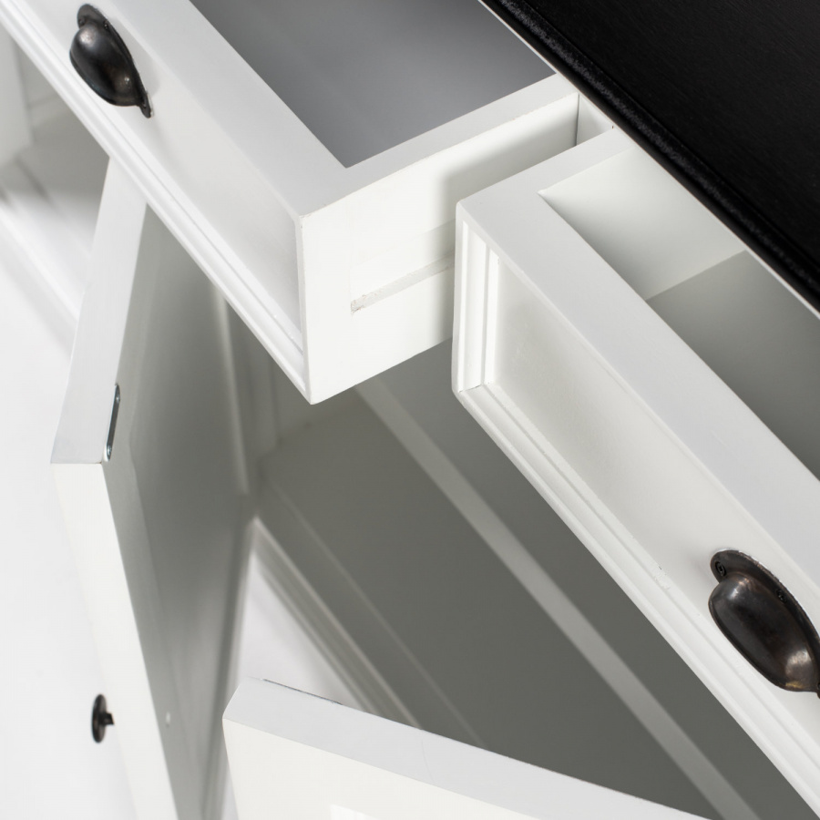 Sideboard mit ländlichem Look und Messing-Beschlägen Sideboard mit ländlichem Look und Messing-Beschlägen