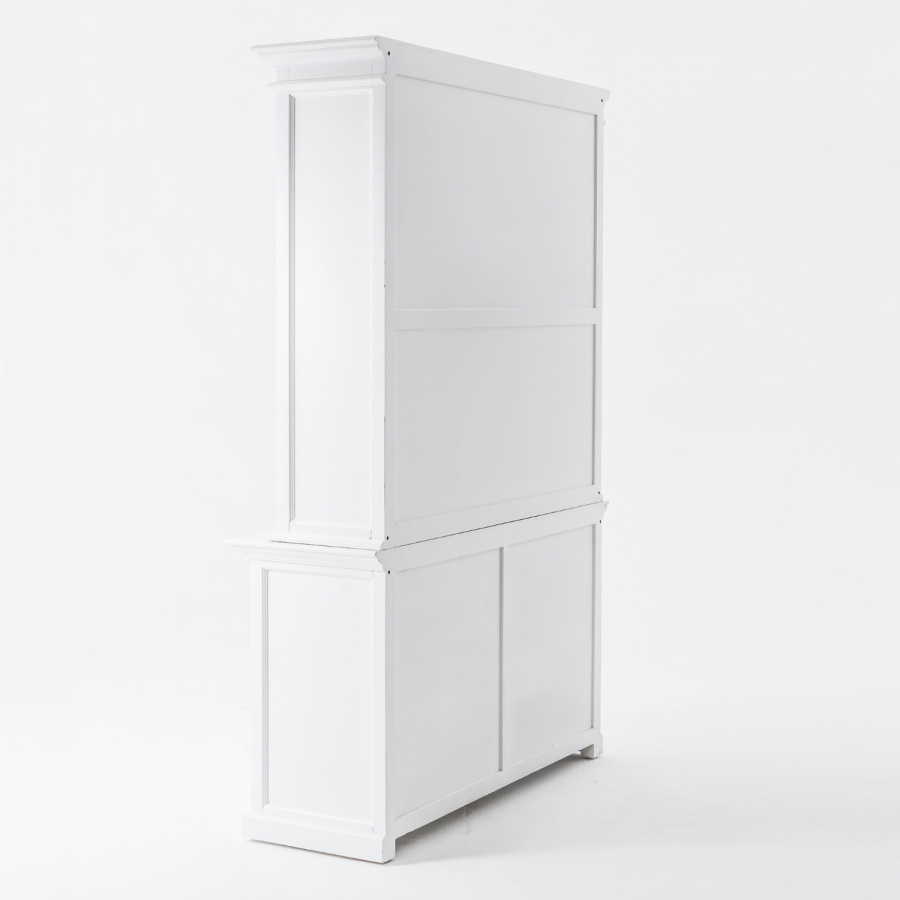 Massiver Geschirrschrank im Landhausstil Massiver Geschirrschrank im Landhausstil