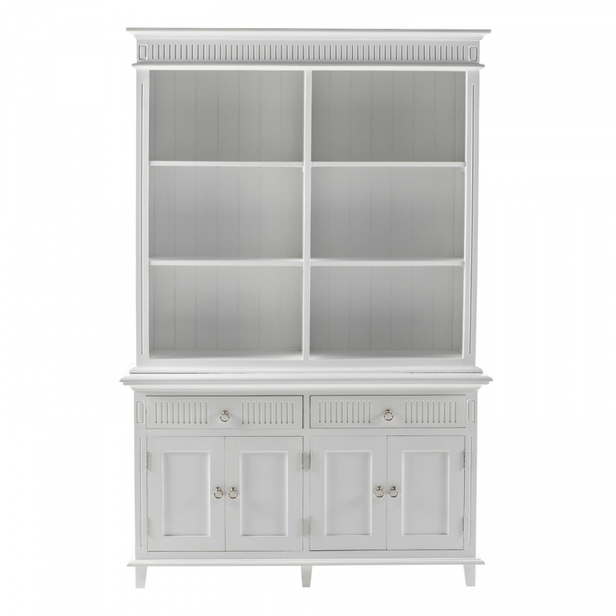 Weißer Geschirrschrank im ländlich-skandinavischen Look Weißer Geschirrschrank im ländlich-skandinavischen Look