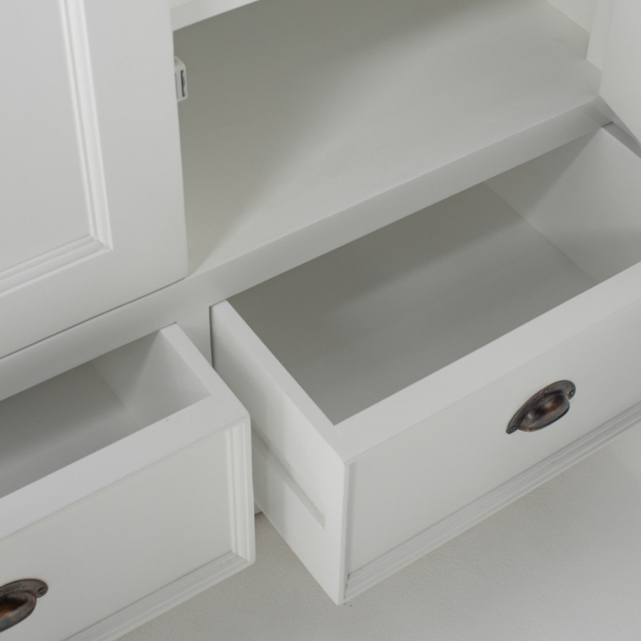 Kleiderschrank mit zwei Schubladen Kleiderschrank mit zwei Schubladen