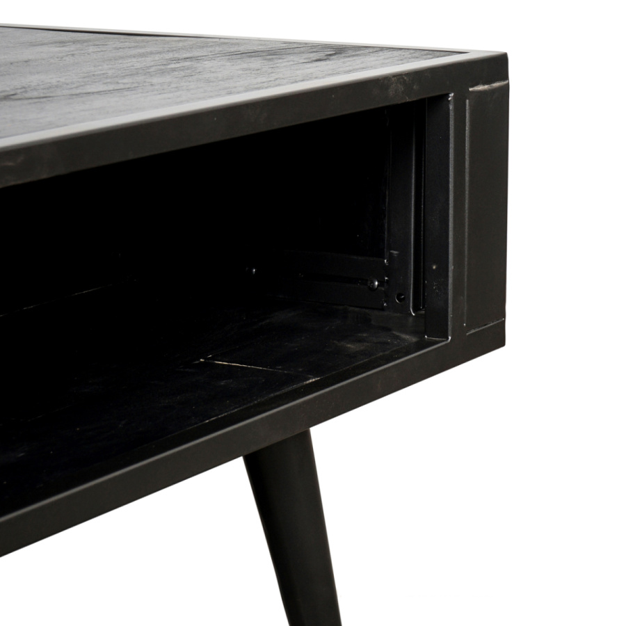 Couchtisch aus Eisen, Holz und Rattan im Industrial Stil Couchtisch aus Eisen, Holz und Rattan im Industrial Stil