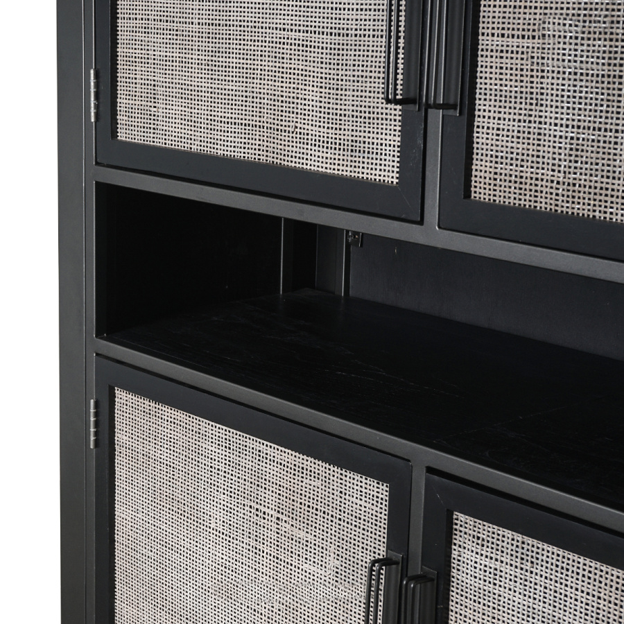 Buffet im Industrial Stil aus Eisen, Holz und Rattan Buffet im Industrial Stil aus Eisen, Holz und Rattan