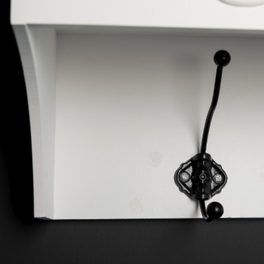Weiße Garderobe mit Boxen Weiße Garderobe mit Boxen