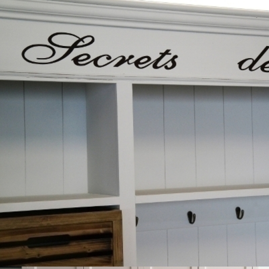 Küchenanrichte mit Shabby Chic Akzenten Küchenanrichte mit Shabby Chic Akzenten