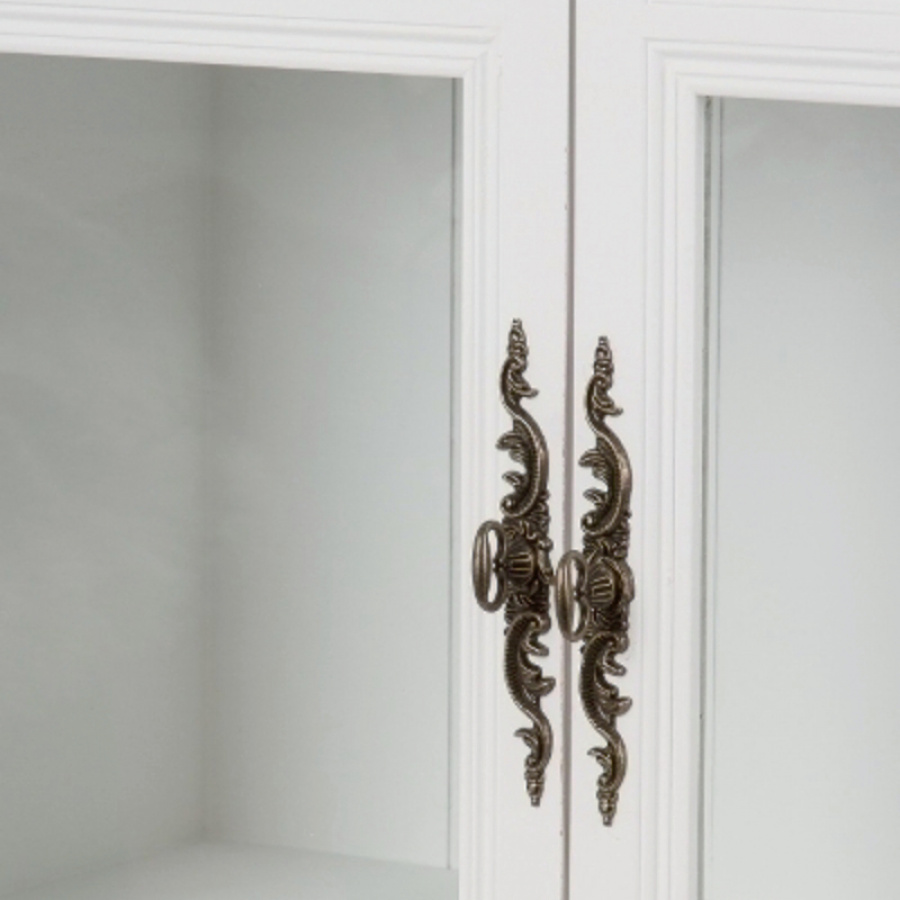 verzierter Schrank verzierter Schrank