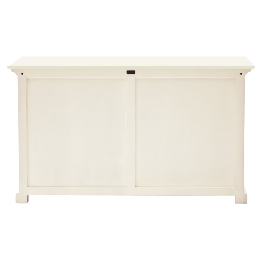 Massives Sideboard mit Stauraum Massives Sideboard mit Stauraum