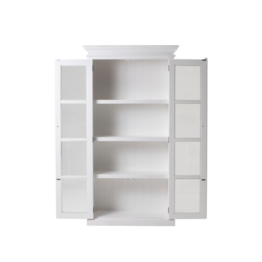 Schrank mit Glastüren im Landhausstil Schrank mit Glastüren im Landhausstil