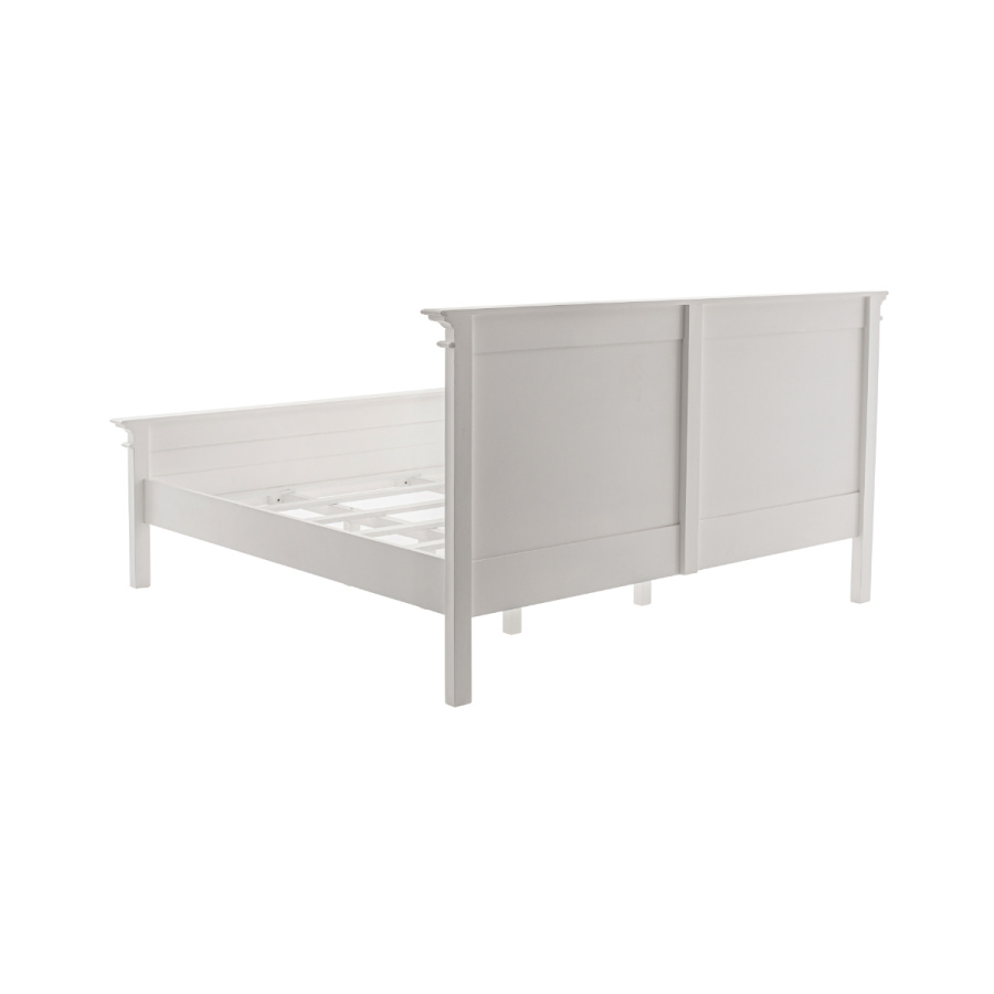 Bett im Landhausstil Bett im Landhausstil