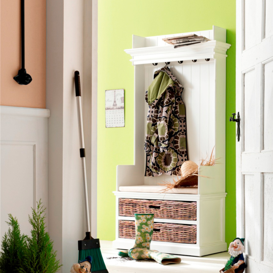 Garderobe mit Sitzfläche Garderobe mit Sitzfläche