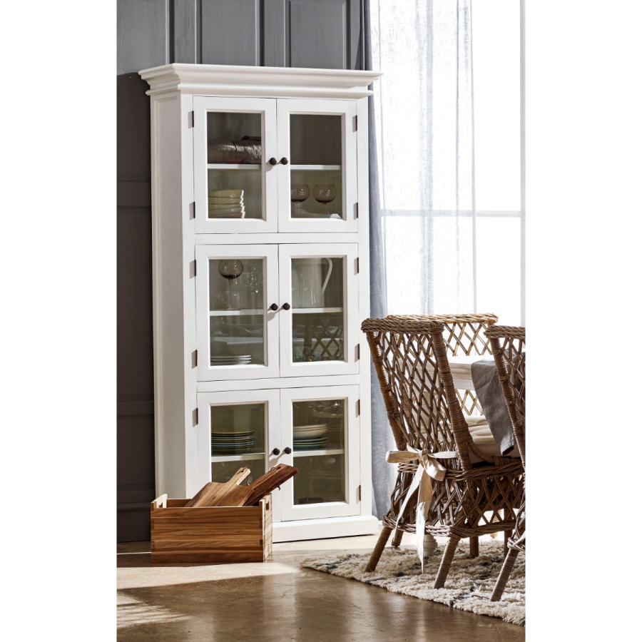Vitrinenschrank im Landhausstil Vitrinenschrank im Landhausstil