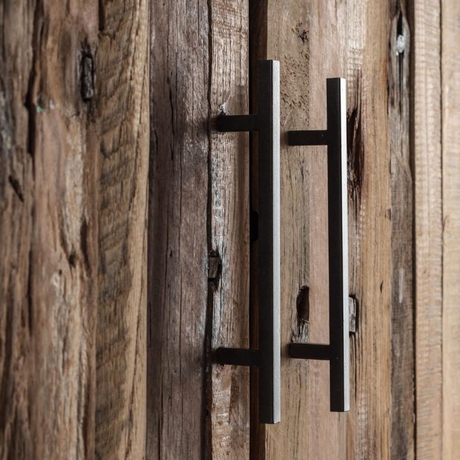 Rustika Kleiderschrank aus recyceltem Bootsholz Rustika Kleiderschrank aus recyceltem Bootsholz