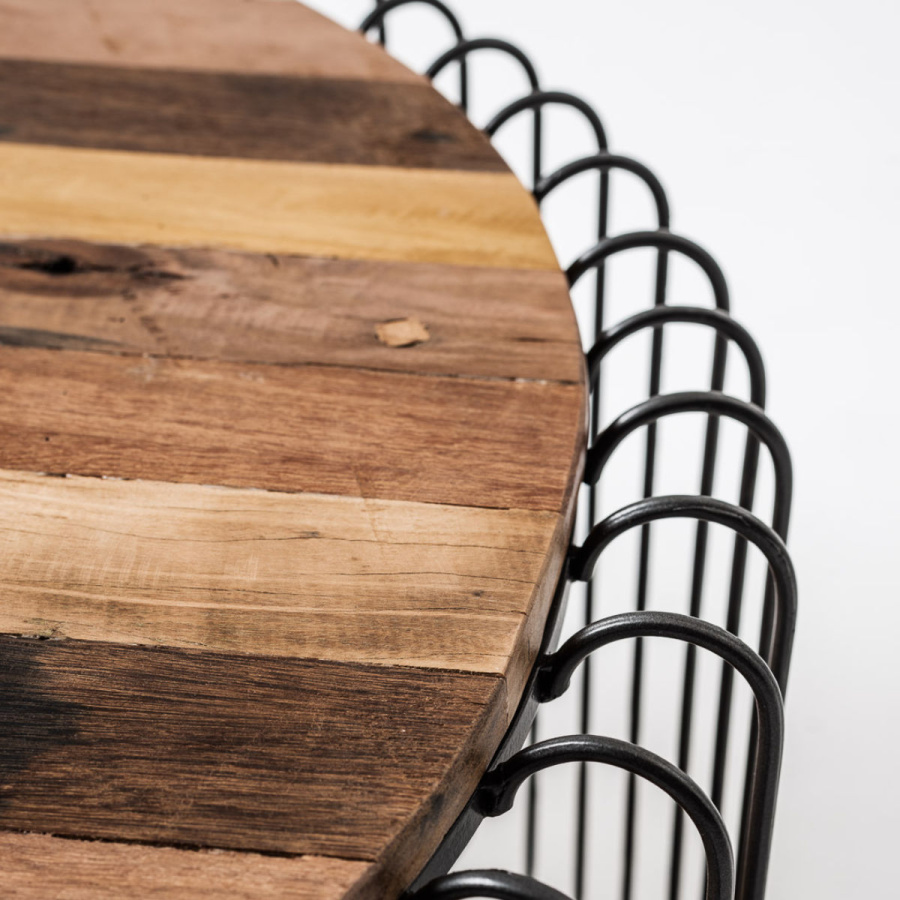 Runder Industrial Couchtisch aus recyceltem Bootsholz Runder Industrial Couchtisch aus recyceltem Bootsholz