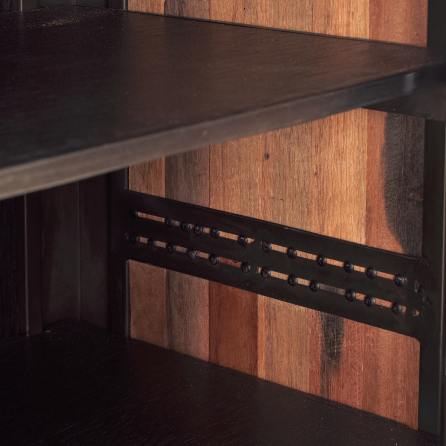 Industrial Buffet aus recyceltem Holz Industrial Buffet aus recyceltem Holz