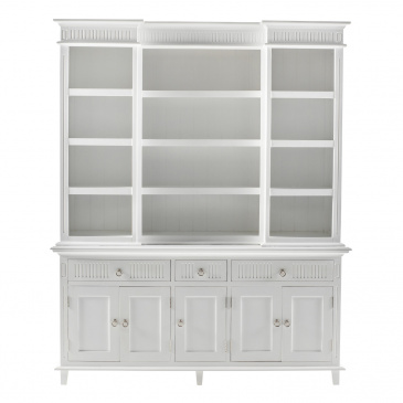 Massiver Bücherschrank mit ländlichem Charme